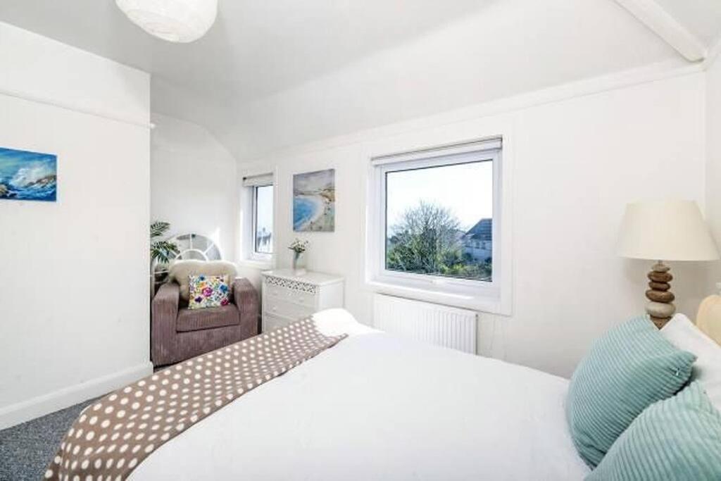 Sunrise! ~ 2 Bedrooms, Garden, Parking, Sea Views Сент-Айвс Екстер'єр фото