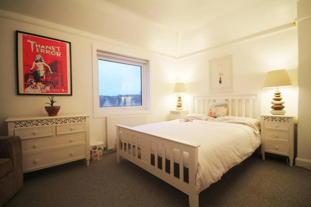 Sunrise! ~ 2 Bedrooms, Garden, Parking, Sea Views Сент-Айвс Екстер'єр фото